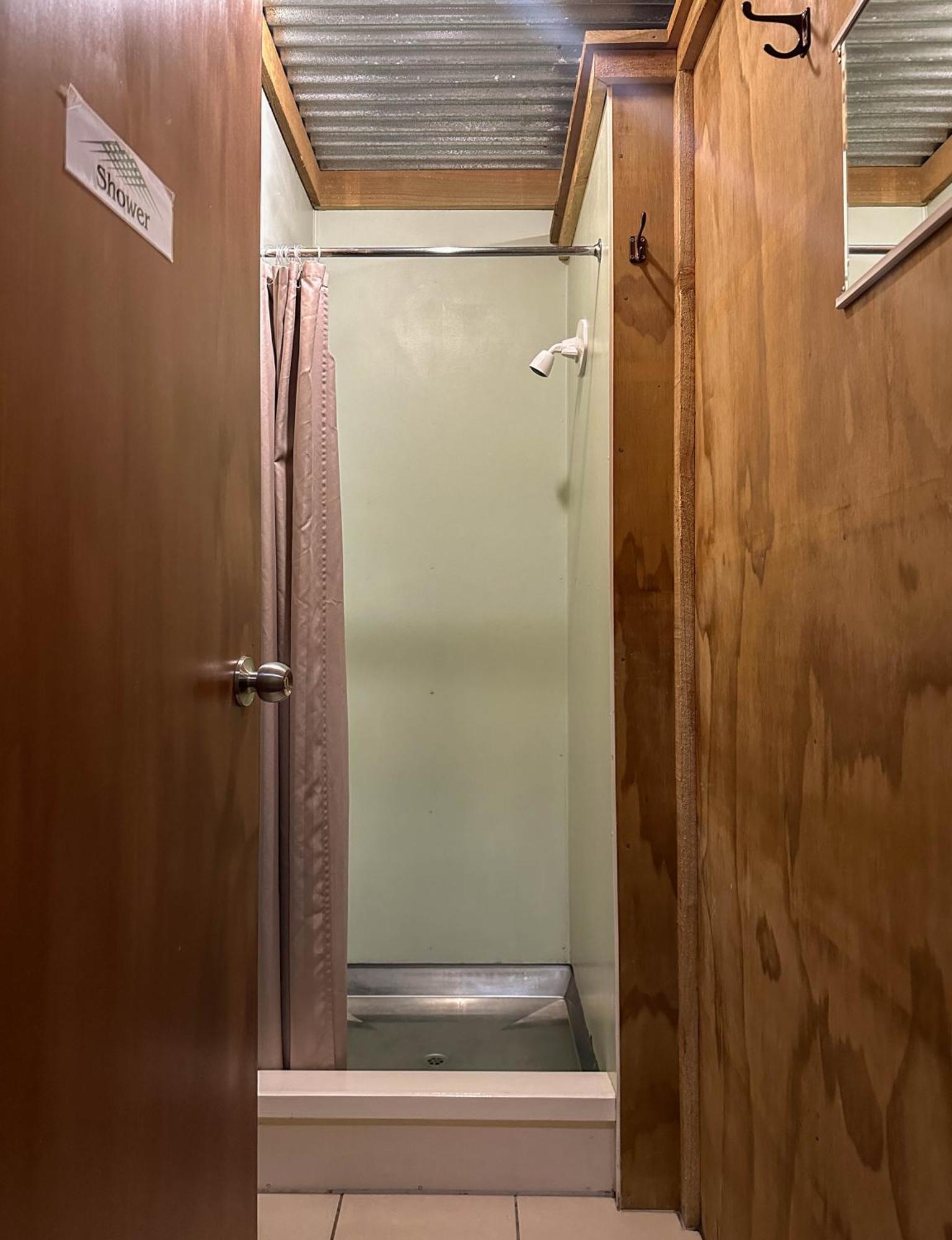 The Crossing Lodge & Backpackers Erua Extérieur photo
