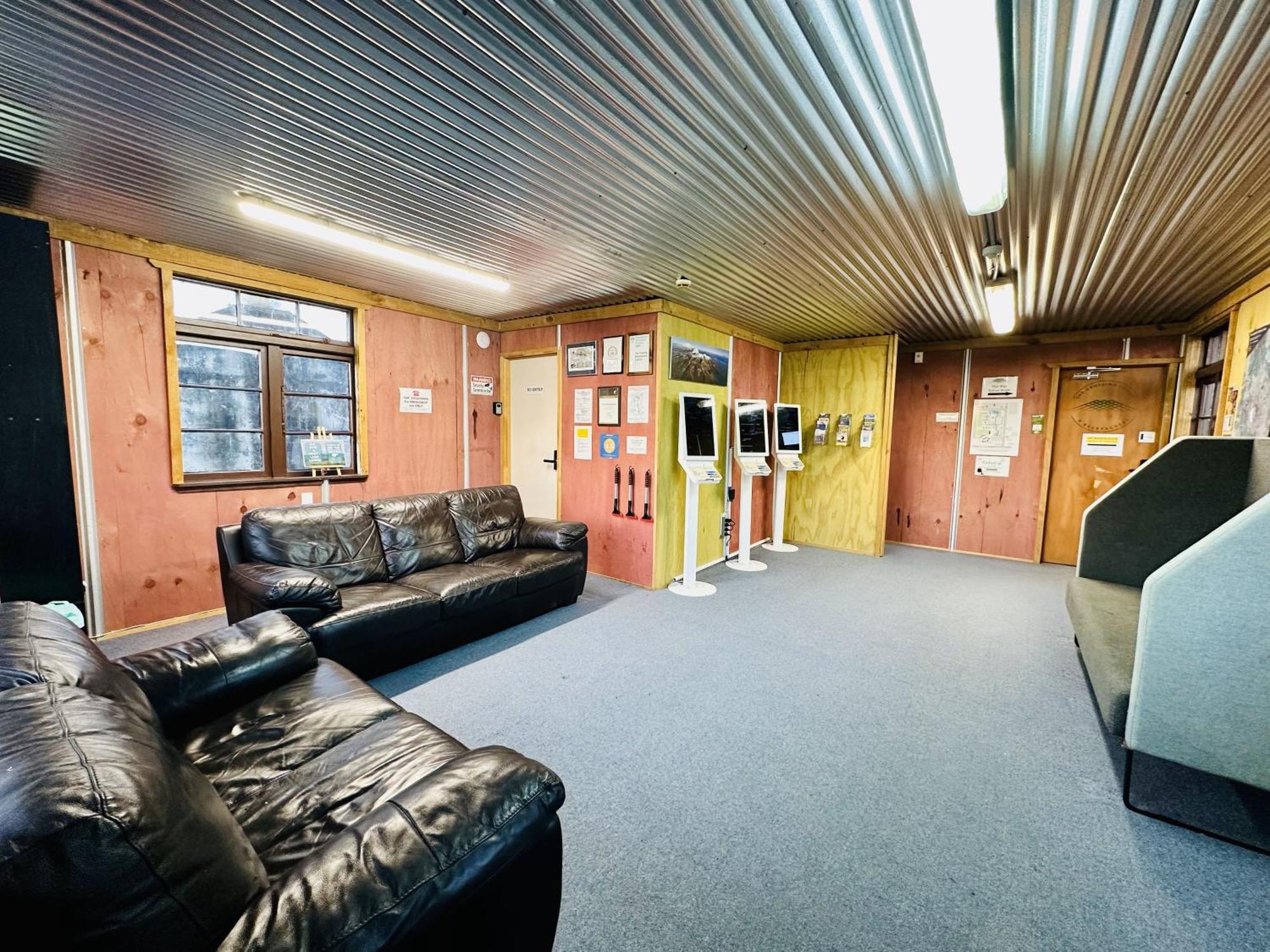 The Crossing Lodge & Backpackers Erua Extérieur photo